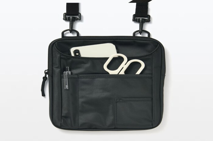 スマホ以外の荷物が多そうな日にぴったりなショルダーバッグ