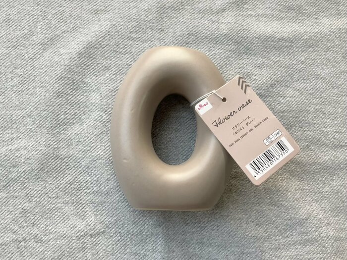 ドーナツのようなフォルムがとってもおしゃれなフラワーベース