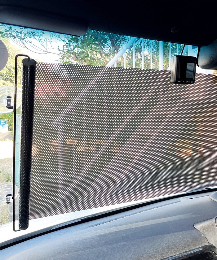 日よけとしてだけでなく、車内で休憩する際の目隠しとしても大活躍