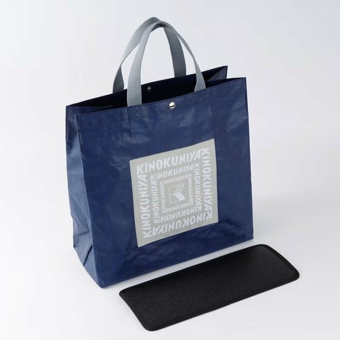 紺色に近い、深みのある「サックスブルー」