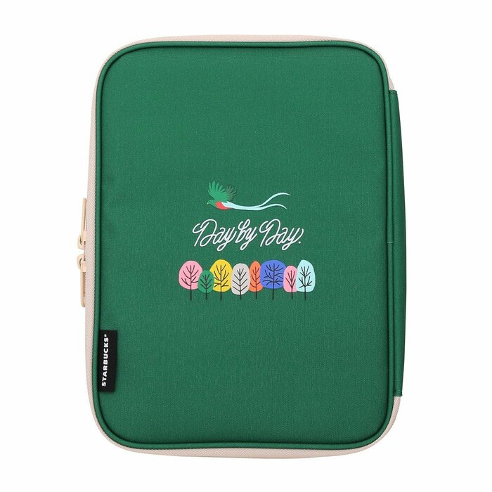 A5サイズのノートなどを収納可能なステーショナリーケース