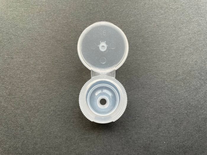 キャップの穴は、直径3mmです