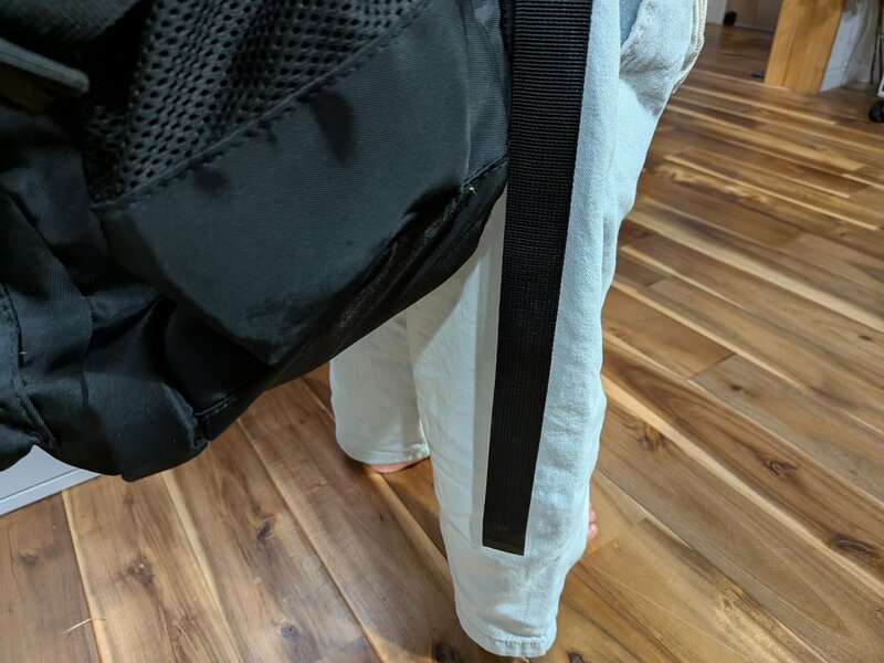 セリア リュックのヒモ固定バンド