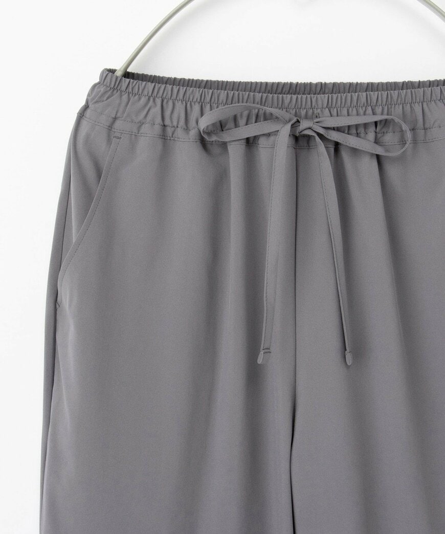 出所：ハニーズ公式　クロップドイージーパンツ