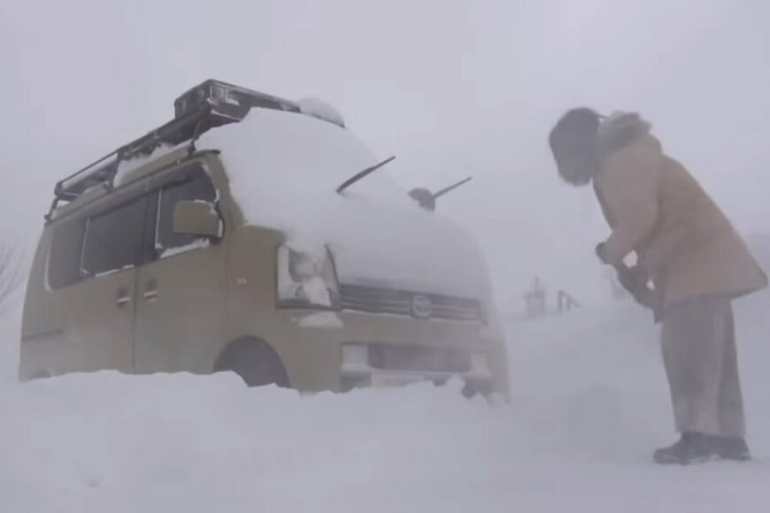 軽バン車中泊YouTuber”北海道最北端”で「過酷年越し」積雪70センチ＆暴風雪警報で”避難”も