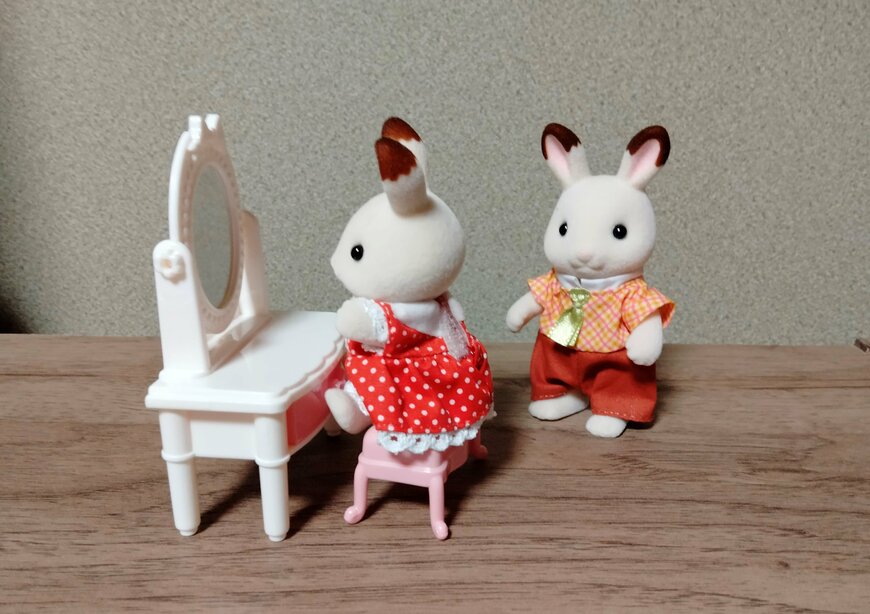 筆者撮影（キャンドゥ、ミニチュアベッド＆ドレッサー）