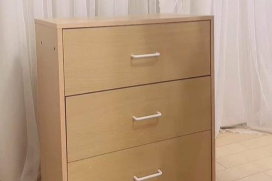 【超簡単DIY】リメイクシートで古いチェストがおしゃれに大変身　「センス良い」など反響続々