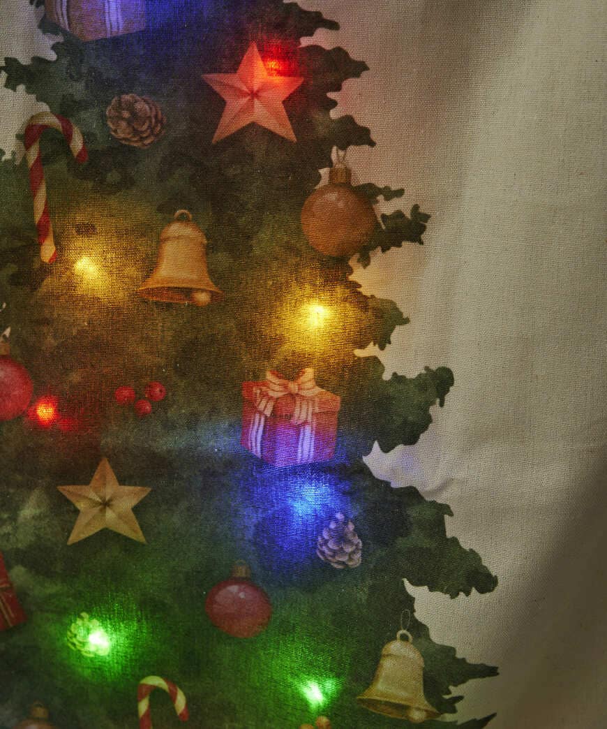 出所：パルグループ公式ファッション通販サイト 3COINS 光るタペストリー