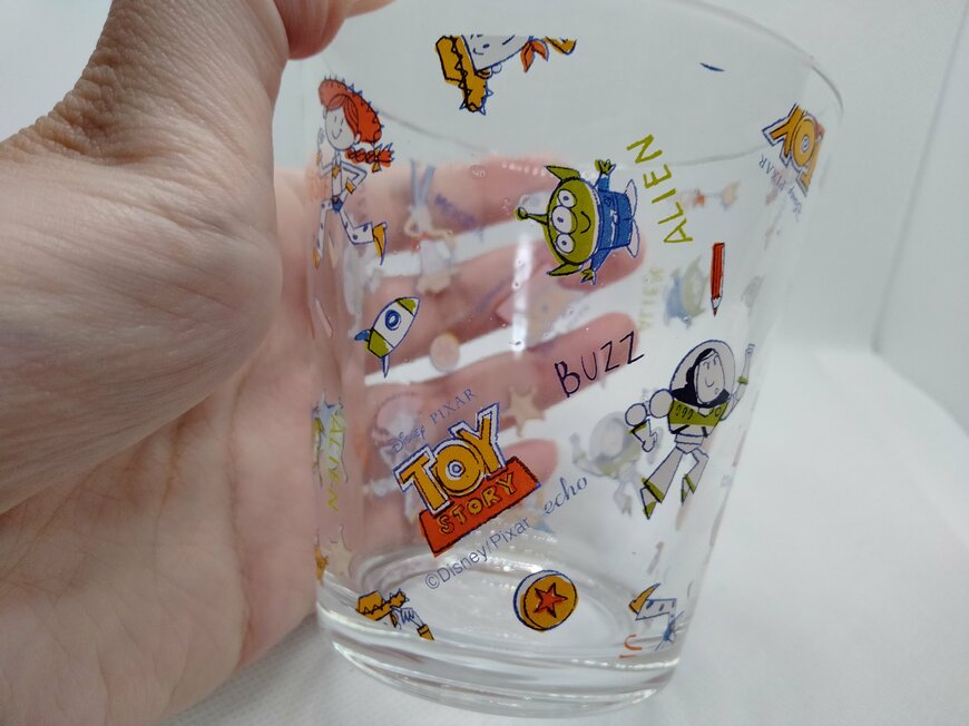 出所：筆者撮影（セリア、ディズニー・ガラスコップ）