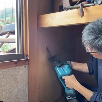 【築100年超古民家DIY】ネズミの侵入経路を暴くため押入れを解体！「出入口探すのなかなかです」と話題