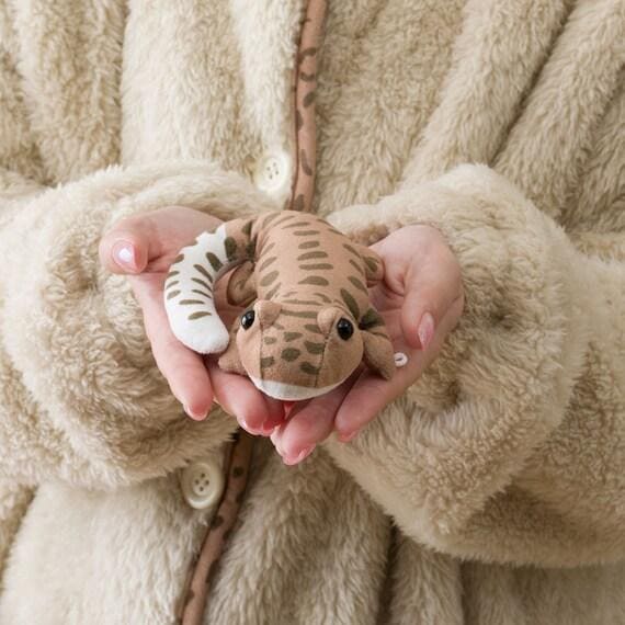 ニトリ　着る毛布(Nウォーム ヒョウモントカゲモドキ ベージュ KO12)