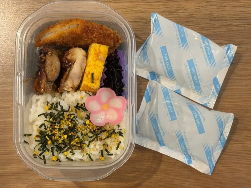 キャンドゥの猫デザイン「保冷・保温ランチバッグ」