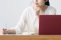 20代の転職に役立つ資格ランキング。役立つ資格1位は「簿記」2位は「英検やTOEIC」