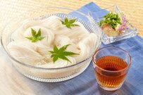 【8月から】「老齢年金の手取り」が増える人・減る人とは？《年金から天引きされるお金》もチェック！