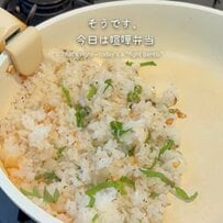 「笑いました」妻が作る夫への喧嘩弁当。にんにくたっぷりの焼き飯とデスソース唐揚げを盛り付けたお弁当の仕上がりと「不発に終わって悔しい」結末