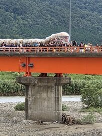 新潟県で開催された「世界一長い蛇」が練り歩く祭り。圧倒的な蛇の迫力に圧倒されます！