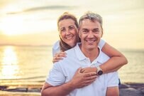 【60歳代夫婦】貯蓄の「平均と中央値」と資産を長持ちさせる《資産寿命》を解説