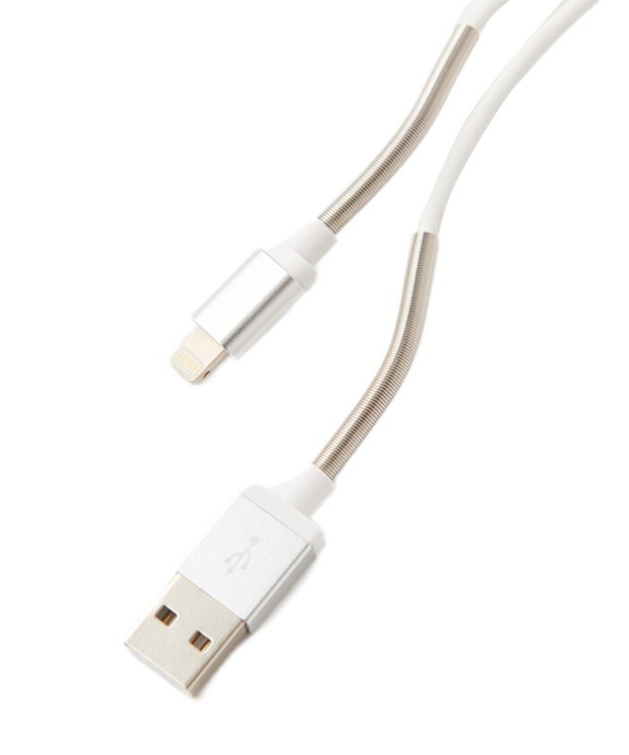 長すぎず短すぎない2mの長さは、ベッド周辺やリビングなどさまざまな場所で活躍