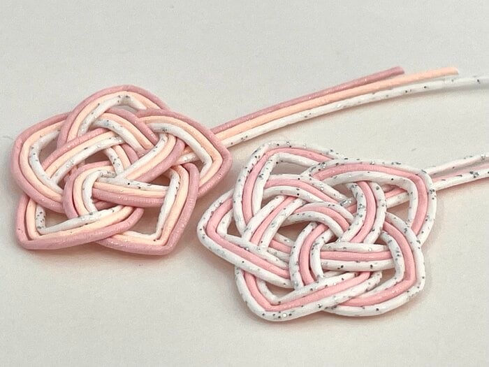 星形の水引パーツは、「梅結び」をアレンジした形