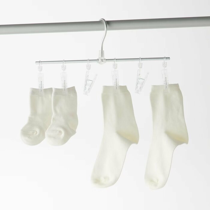 6つのピンチが付いた直線型の「アルミ直線ハンガー」