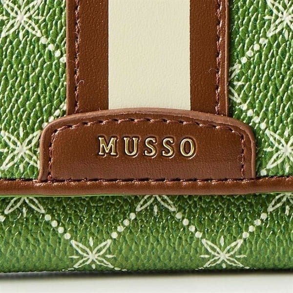 持つだけで日常のコーディネートをワンランク格上げしてくれます