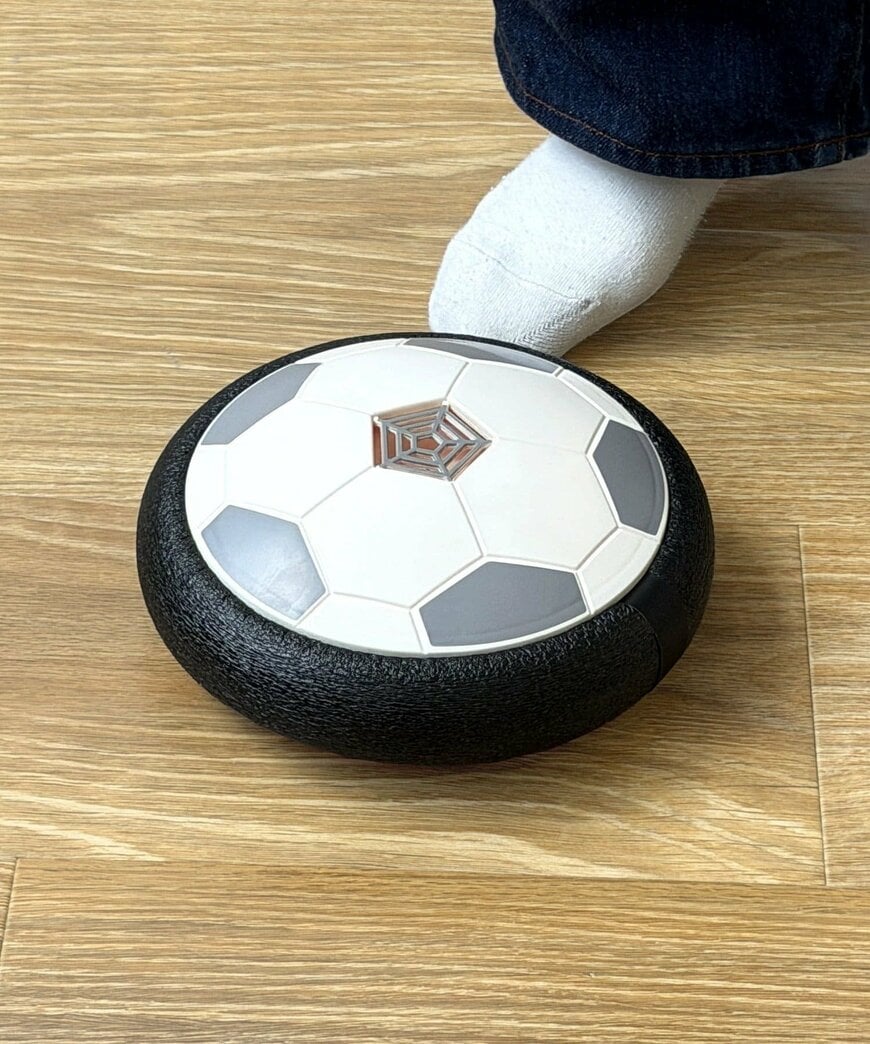 出所：パルグループ公式ファッション通販サイト 3COINS ホバーサッカーボール