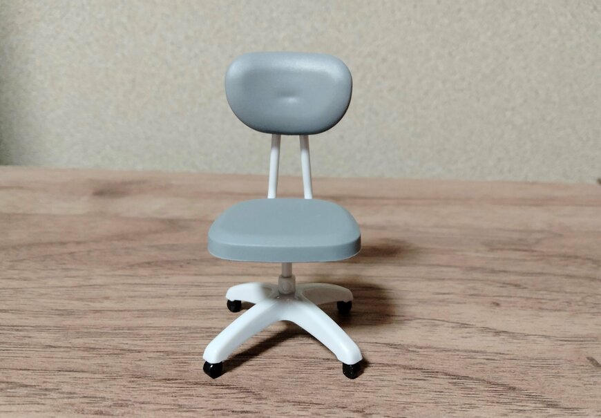 筆者撮影（セリア、ミニチュア 事務イス）