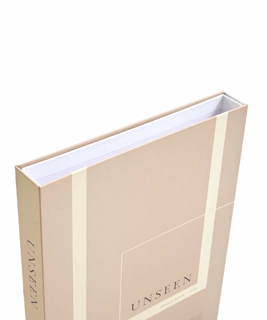 出所：パルグループ公式ファッション通販サイト 3COINS 【Mart】BOOK型プリント収納