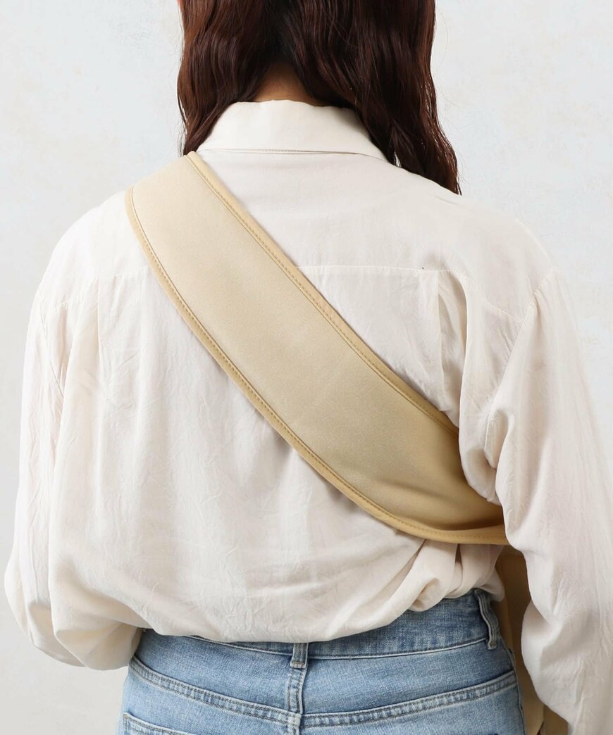 出所：3COINS公式　肩がけキャリーバッグ