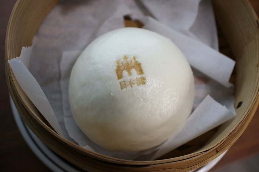 筆者宅にお迎えした小洞天『焼き豚まん』