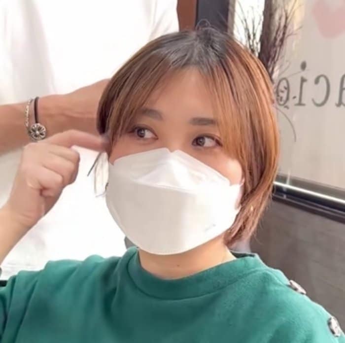 忙しいママが「周りと差がつくショートヘア」へイメチェン。ハイライトで奥行きとこなれ感を出し、頻繁なサロン通い不要で綺麗な状態が長持ちする実用的なヘアスタイル術
