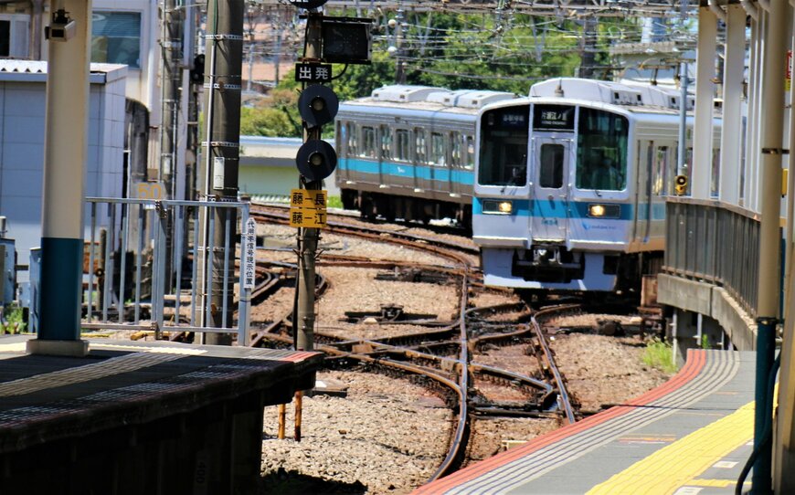 【2023年最新版】小田急江ノ島線の最混雑区間＆混雑率は？駅別乗降客数の前年比もチェック