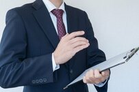 男性で年収100万円以下の給与所得者の割合は全体の何パーセントか