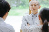 【団塊の世代】vs【団塊ジュニア】70歳代と50歳代の貯蓄平均はいくらか