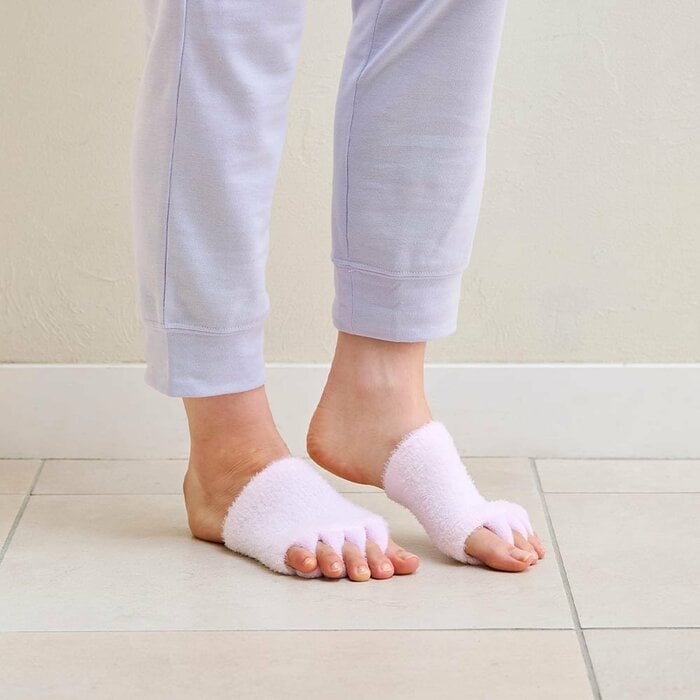 自宅で足のネイルを塗るときにも使えます