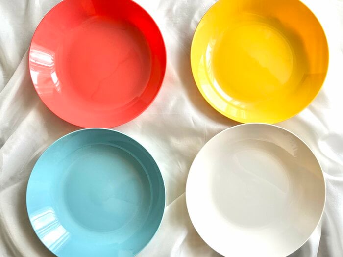 4色のプレート