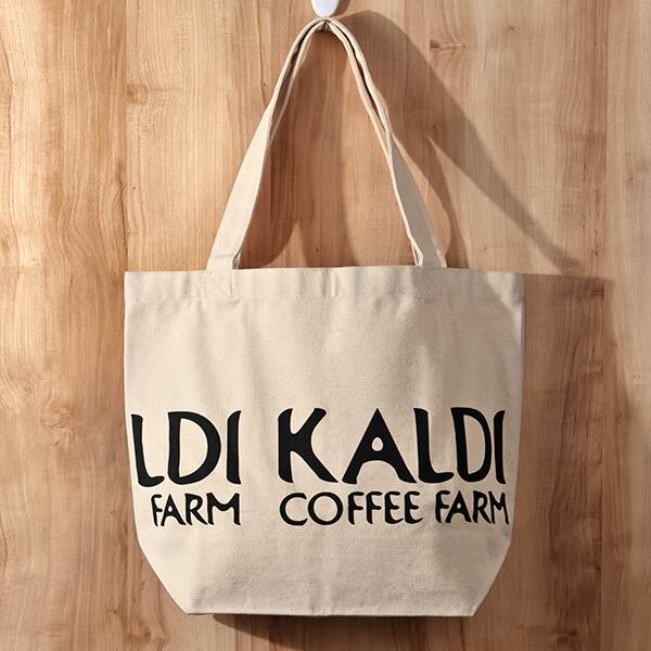 肩に掛けられる長めの持ち手なので、重たいものを入れたときの持ち運びに便利