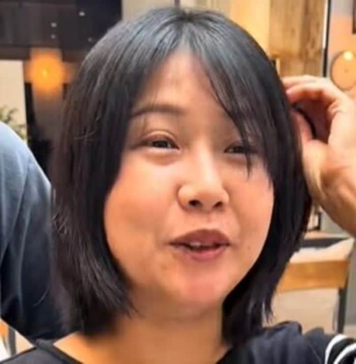 「頭が大きく見える」と悩む女性へ。プロの小顔カットでスッキリした印象に変わる美容術が話題。顔周りの毛をフェイスラインに合わせてデザイン