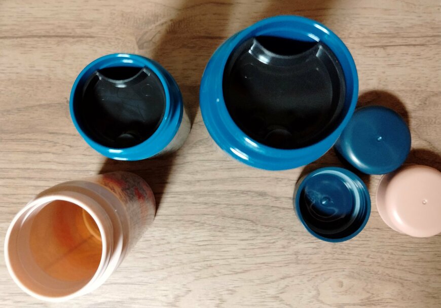 筆者撮影（セリア、ウォーターボトル 300ml　WM・ウォーターボトル 500ml　WM）