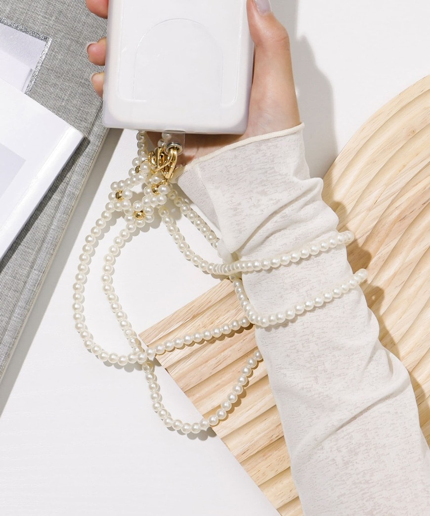 出所：パルグループ公式ファッション通販サイト 3COINS スマホストラップビーズフラワー