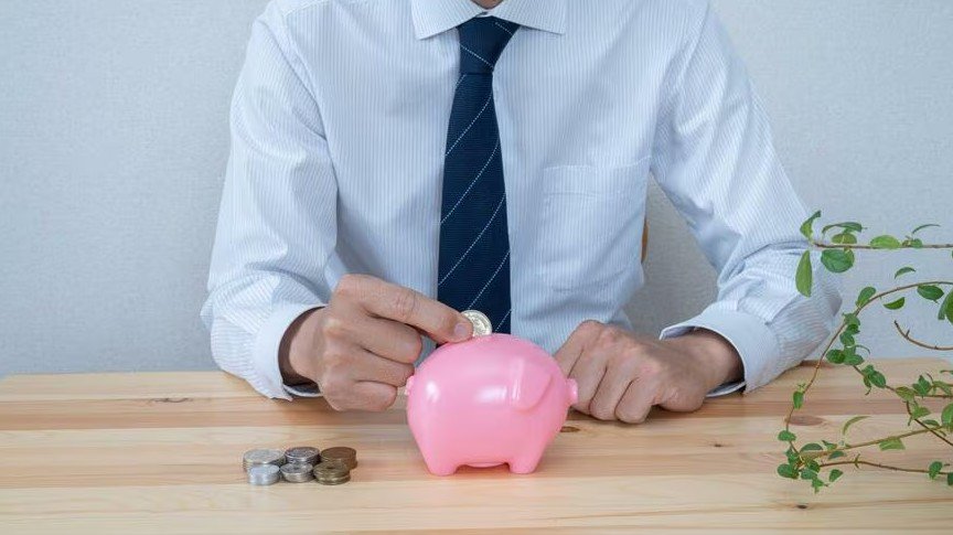 厚生年金と国民年金、受給額が「年間240万円以上」という人は全体でどのくらいの割合なのか？