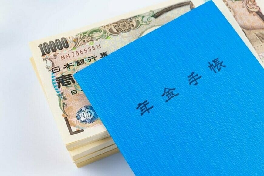 【65歳以上の無職世帯】老後は年金だけで生活できる？みんなの「平均貯蓄額」はいくら？《月の生活費・年金月額》の平均額を見る