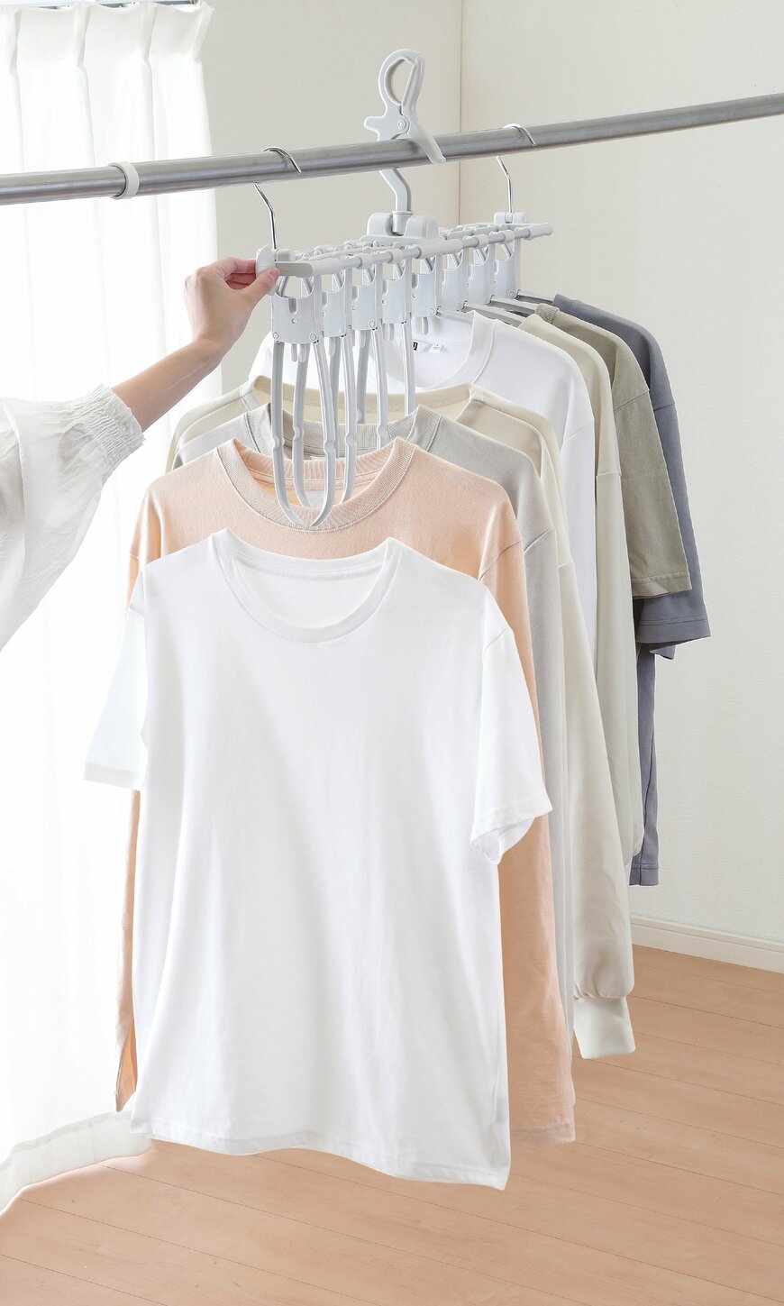 出所：株式会社コメリ　アテーナライフ　ワンタッチ取り込み　楽々8連ハンガー