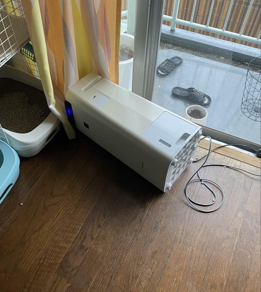 倒された空気清浄機
