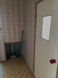 【築100年超古民家DIY】洗面所の開き戸が懐かしさ漂う引き戸に大変身！「良い雰囲気」だと話題