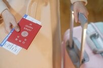 空港でパスポートを読み取れない？「実は保管してはいけない場所」に焦りの声「出国できないことも」