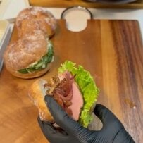 【お弁当術】夫へ作るポテトサラダときゅうりのサンドイッチ弁当。具材の挟み方を工夫して断面を整え、見栄えを良くする献立の工夫