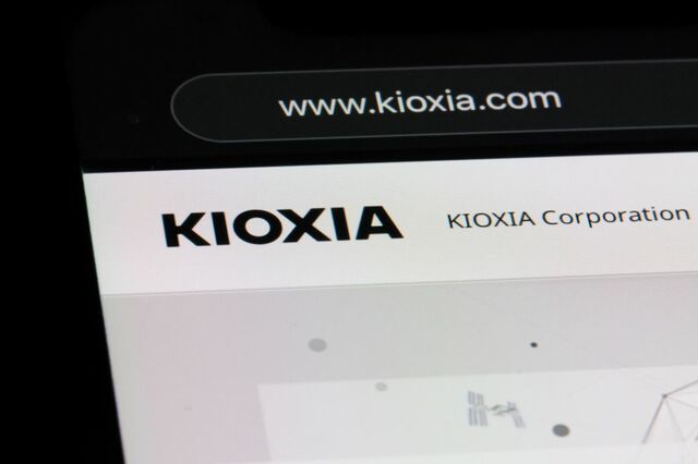 キオクシアの株価は大幅続落で3万8380円。半年で10倍、1か月で3分の1に——予想PER4倍・実績PBR15倍が映すメモリ超サイクルの綱渡り