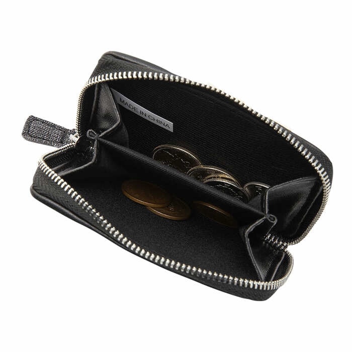 中に仕切りがついた、シンプルな小銭入れ