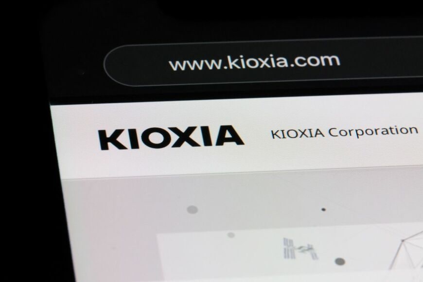 キオクシアの株価は大幅続落で3万8380円。半年で10倍、1か月で3分の1に——予想PER4倍・実績PBR15倍が映すメモリ超サイクルの綱渡り